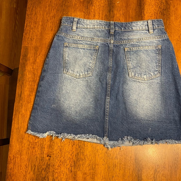 Avenue denim western skirt.  Size 10. I would consider this a mini - Picture 11 of 11